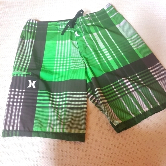 Hurley Green & Black Sz. 34 Board Shorts - Picture 1 of 12